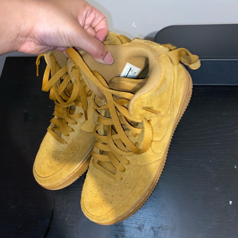 High top Nike